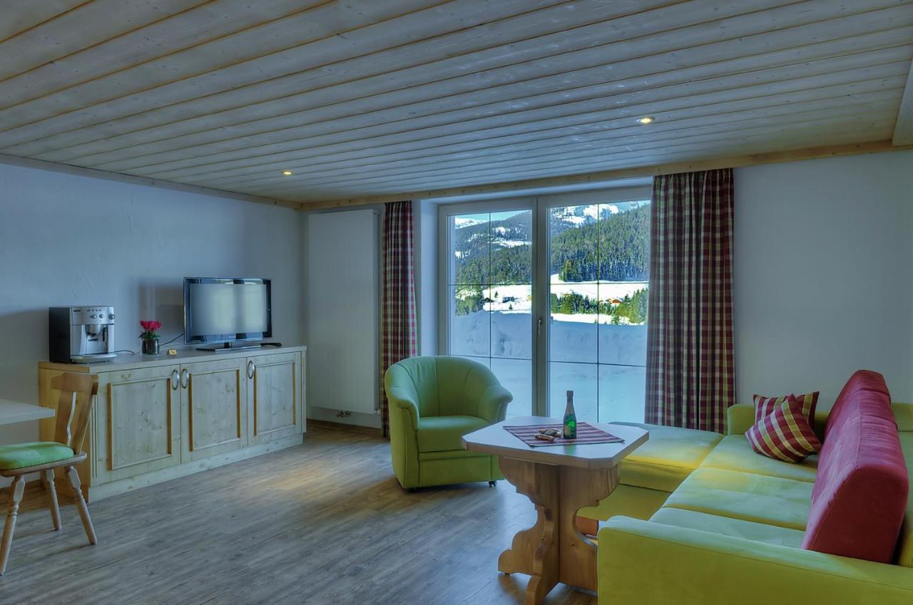 Appartement Ferien-Schloessle Michaela à Riezlern Chambre photo